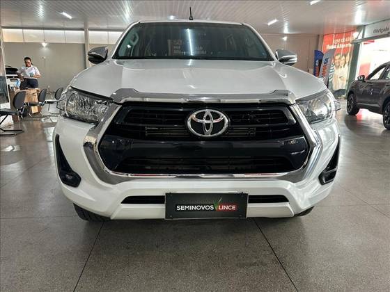 TOYOTA HILUX 2.8 D-4D TURBO DIESEL CD SR 4X4 AUTOMÁTICO TOYOTA HILUX 2.8 D-4D TURBO DIESEL CD SR 4X4 AUTOMÁTICO